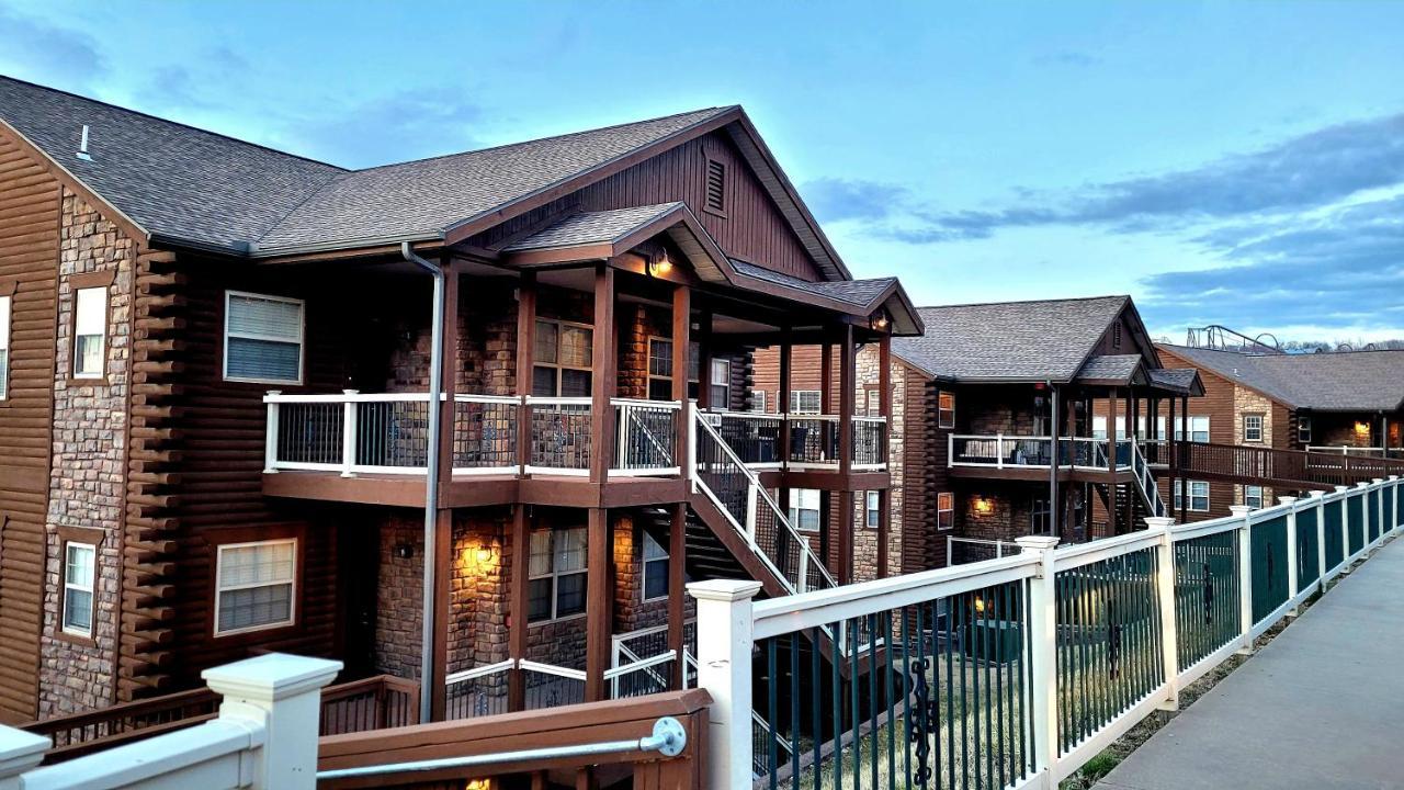 Penthouse W Lake View & Private Deck- Next To Sdc Branson Exterior photo